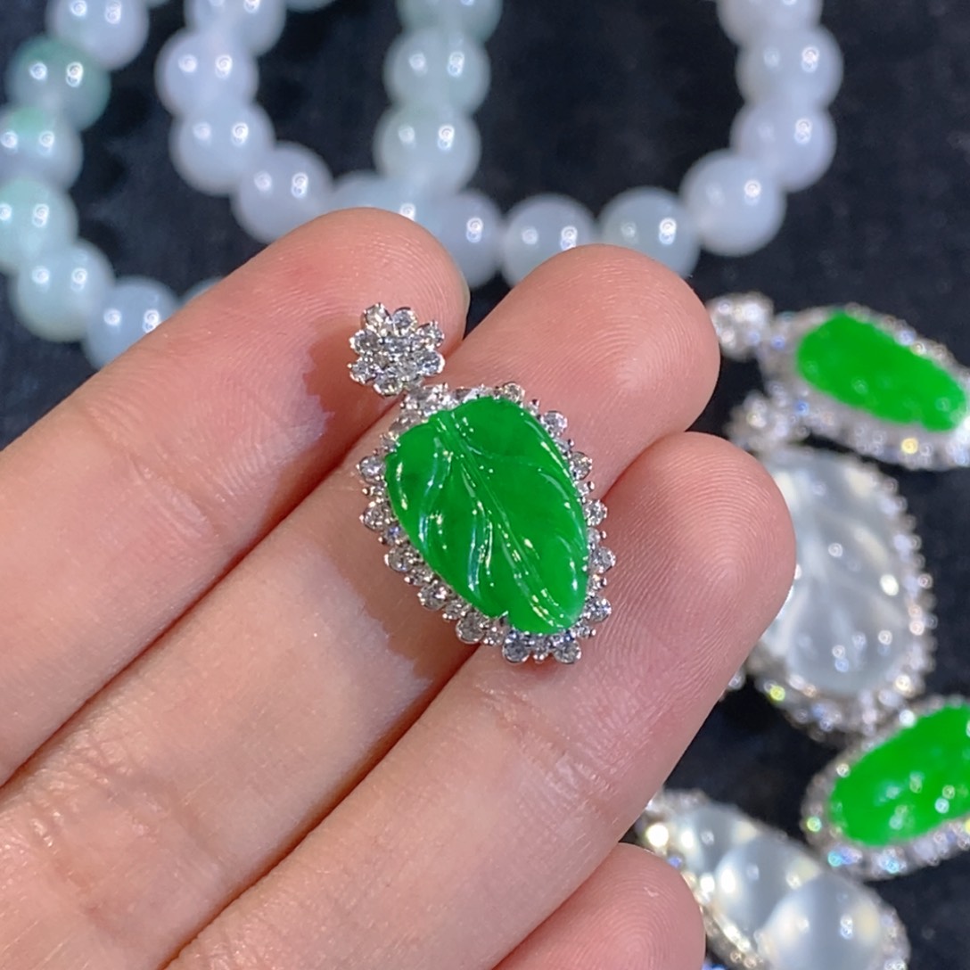 翡翠18K金镶嵌颈饰天然缅甸A货翡翠