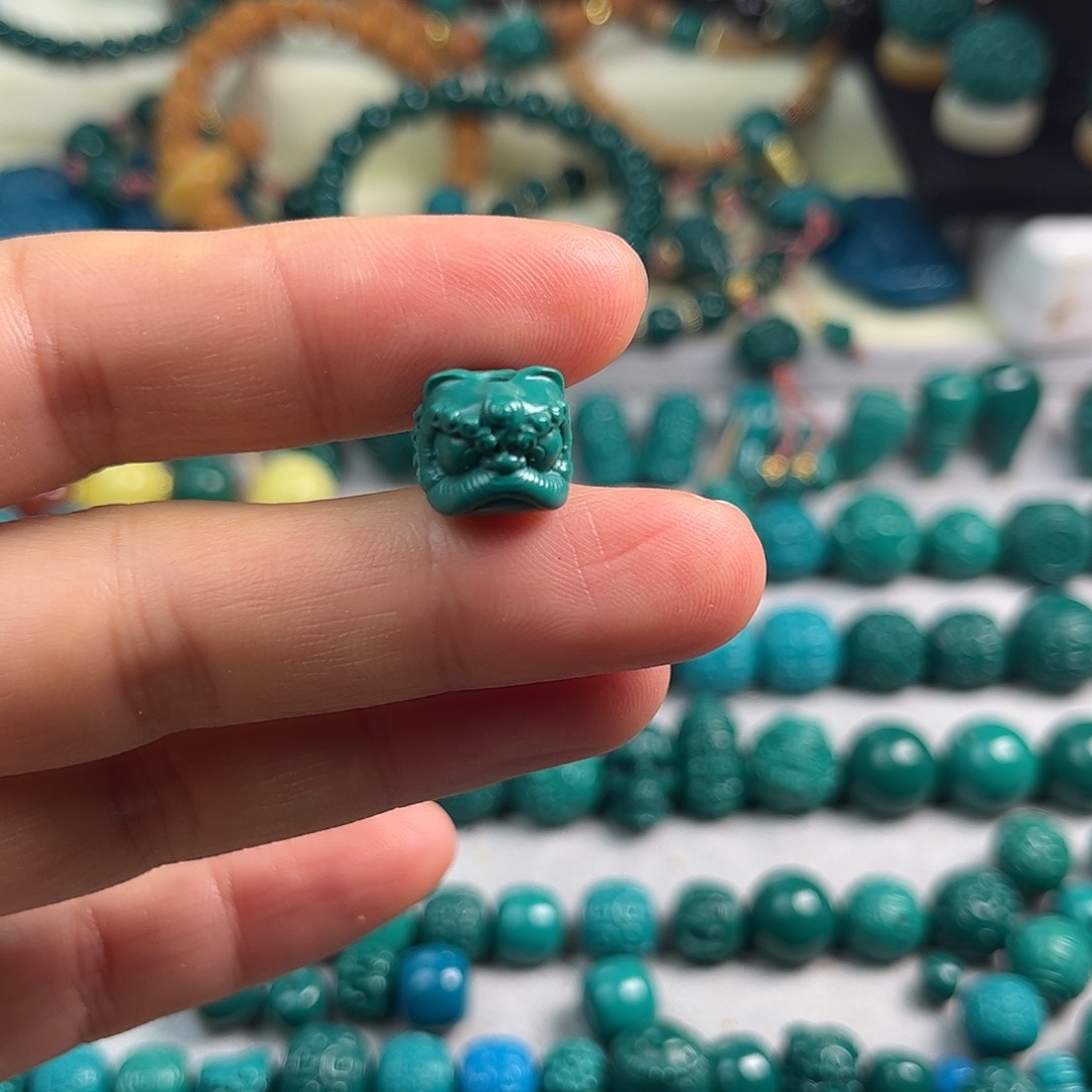 琉璃手工艺品12✖️11左右老油绿醒狮一个