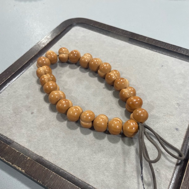 A160爱心屁桃猴头核桃手持1.3～1.4单圈手串（尺寸底色多样，发其一）