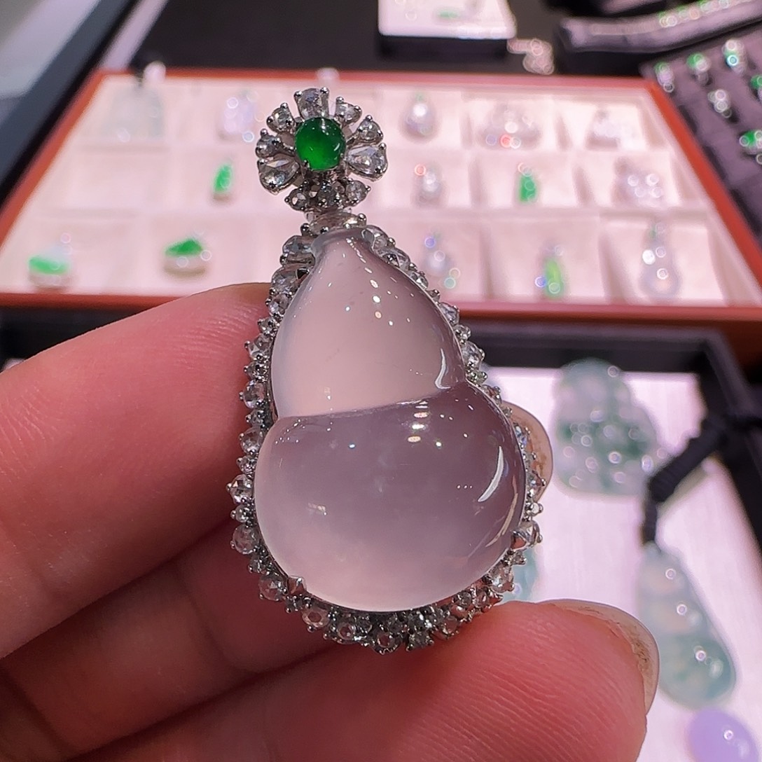 翡翠18K金镶嵌颈饰