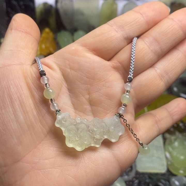 合金蛇纹石玉颈饰