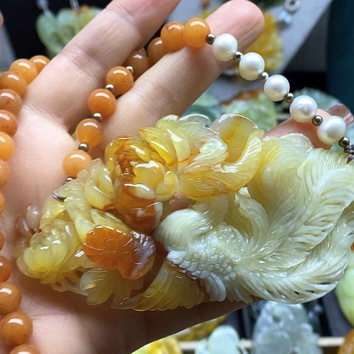 蛇纹石玉挂件未镶嵌