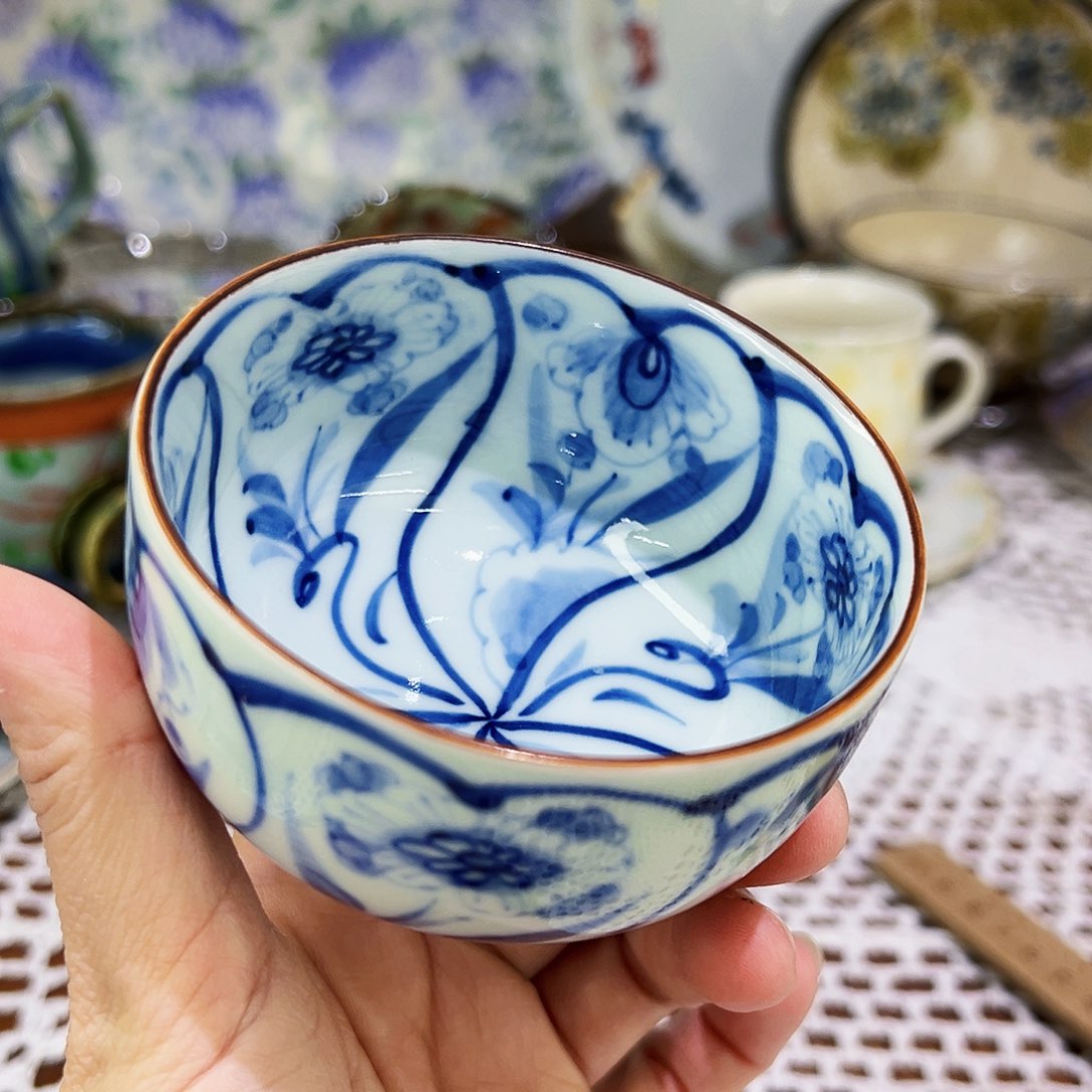 咖啡杯和咖啡杯两类颜色不同搭配