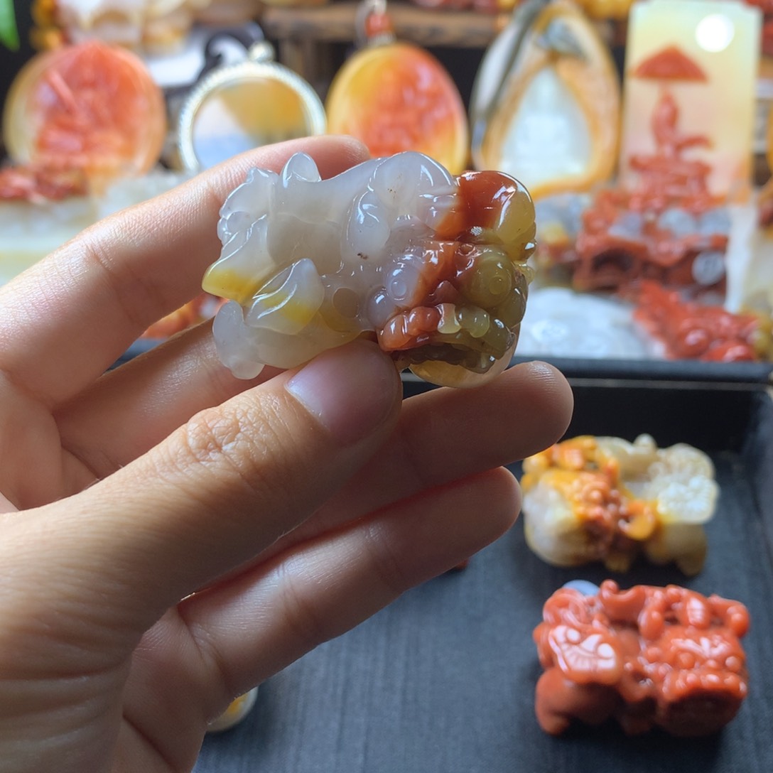 石英质玉（黄龙玉）未镶嵌挂件