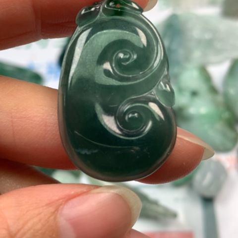 翡翠颈饰未镶嵌翡翠