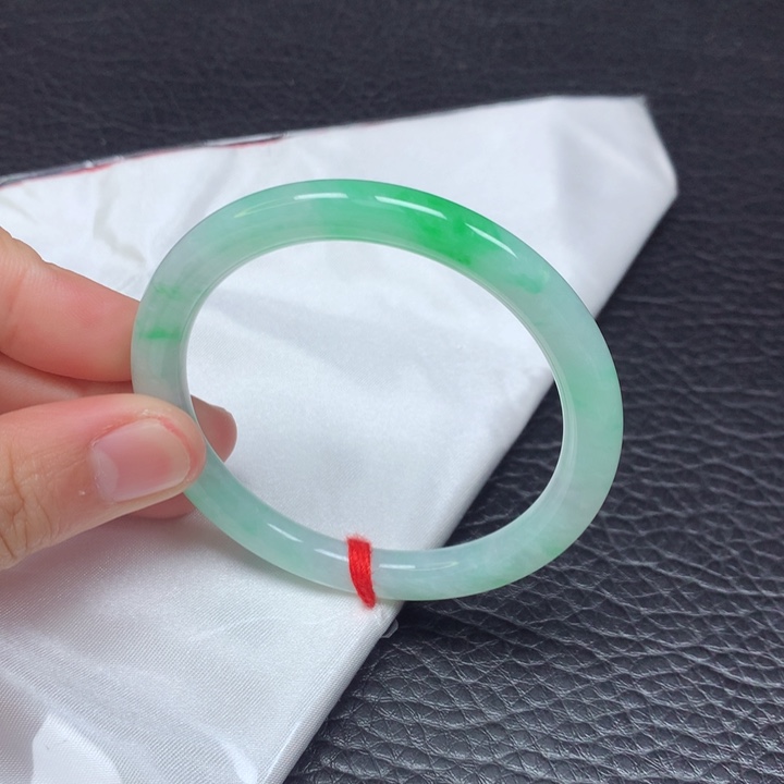 翡翠手镯（圆镯）未镶嵌