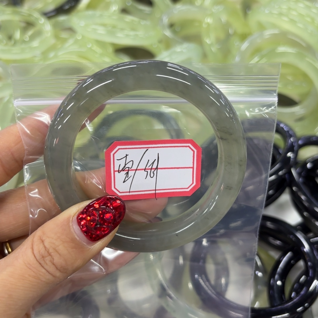 蛇纹石玉手镯未镶嵌雪