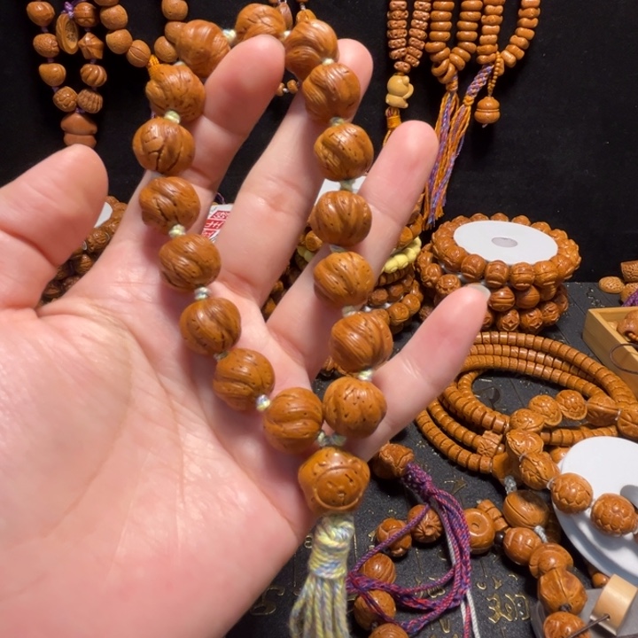 '***6桃核手串卷卷酥手持