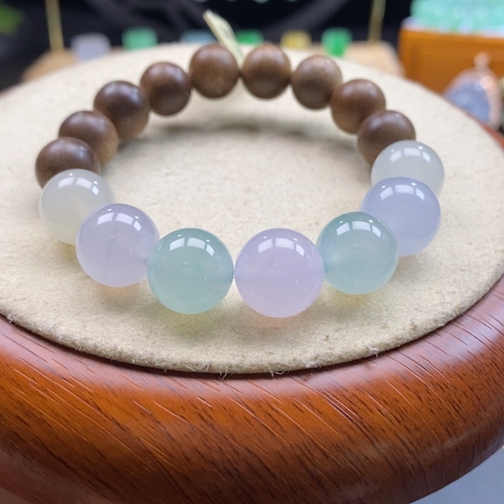 沉香木手串翡翠搭配沉香木手串