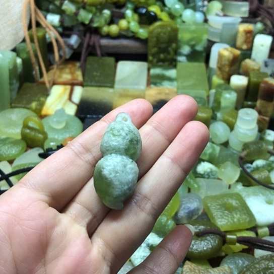 未镶嵌岫玉吊坠岫