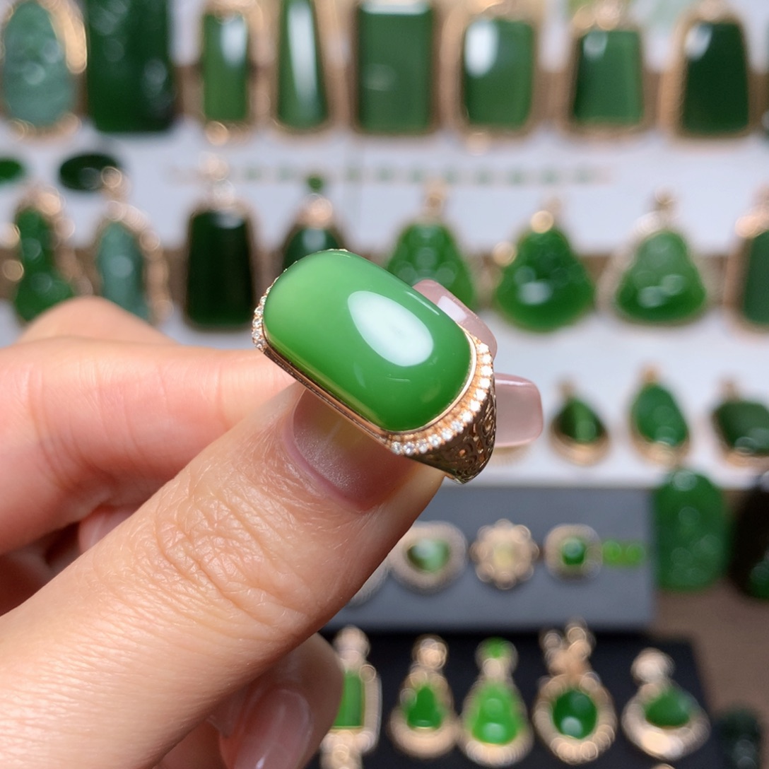 和田玉（碧玉）戒指18K金镶嵌