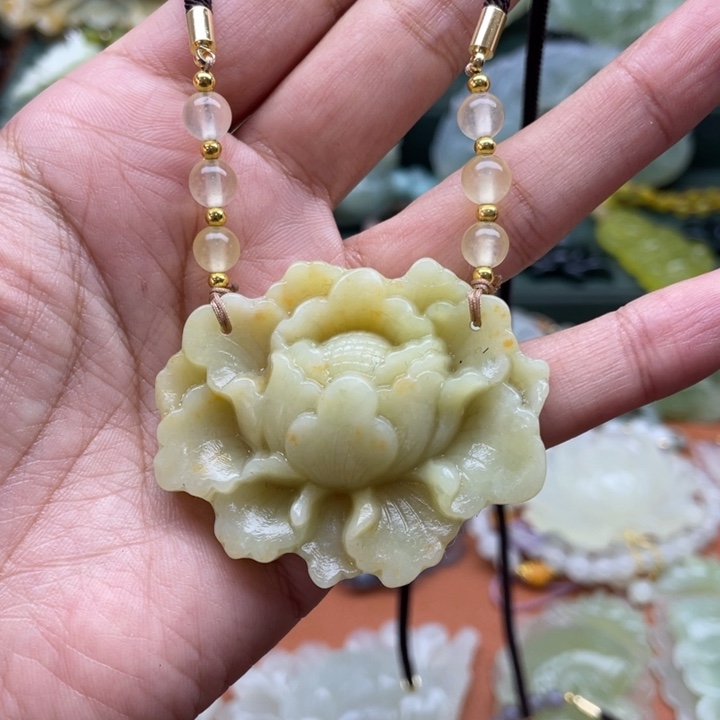 蛇纹石玉未镶嵌吊坠