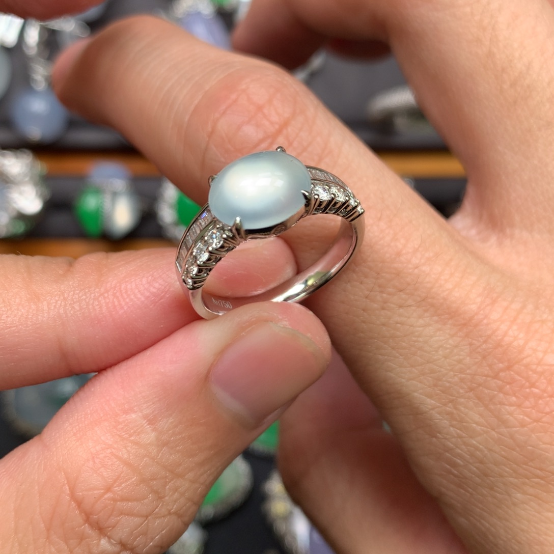 翡翠18K金镶嵌戒指