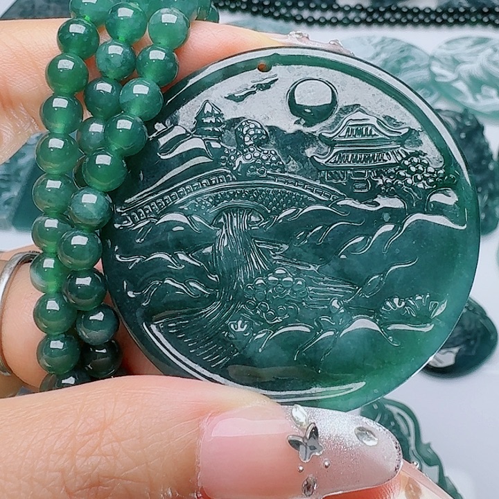 翡翠未镶嵌颈饰多样性发其一