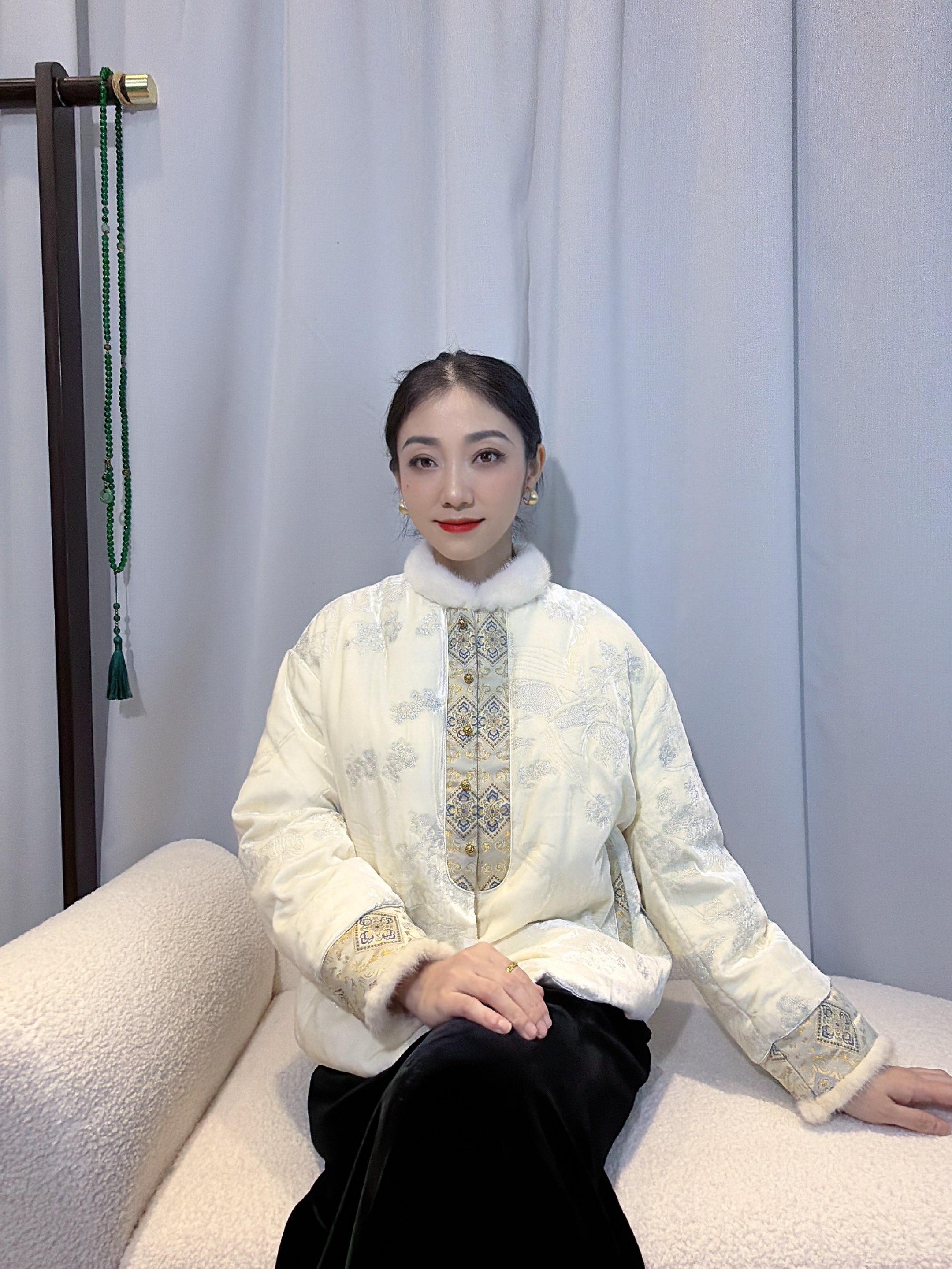 （已开价）2025新款秋冬丝绒复古刺绣新中式对襟设计师鹅绒服