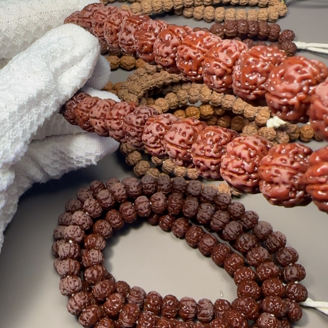 P***s吊坠金刚菩提顶级勿里达老树王手持