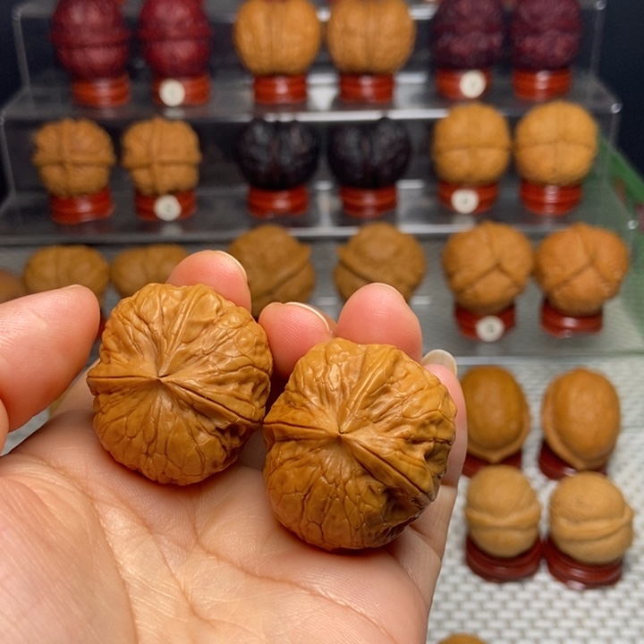 紫***、文玩核桃把件聚宝三棱105