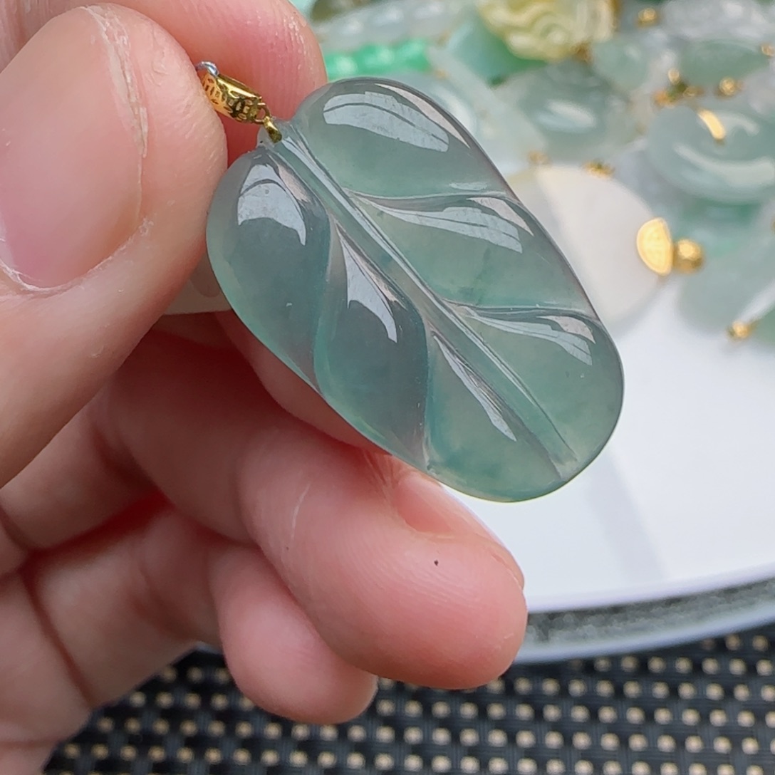 【闪购商品】翡翠颈饰18K金镶嵌冰叶