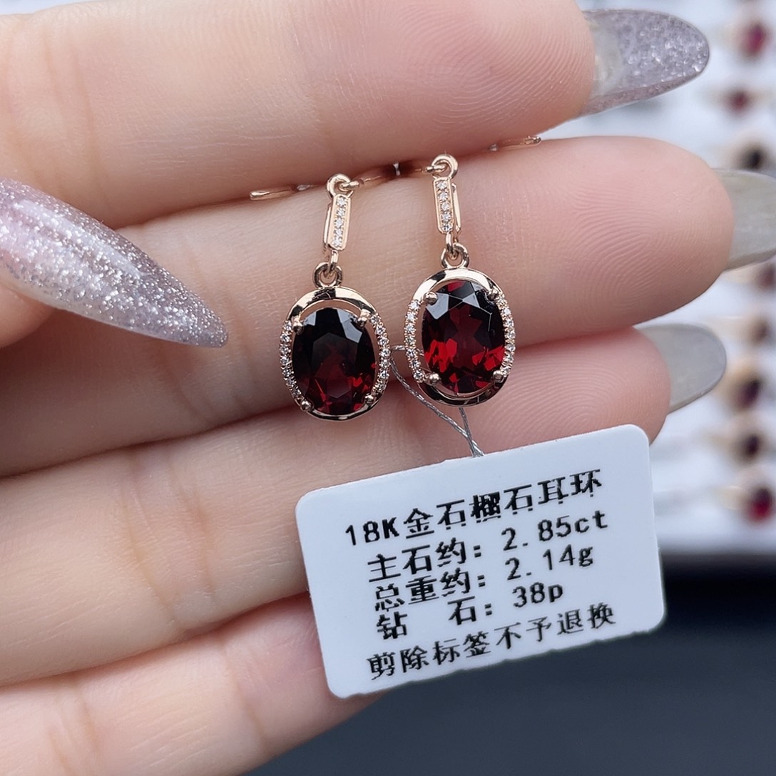 18K金镶嵌石榴石耳饰