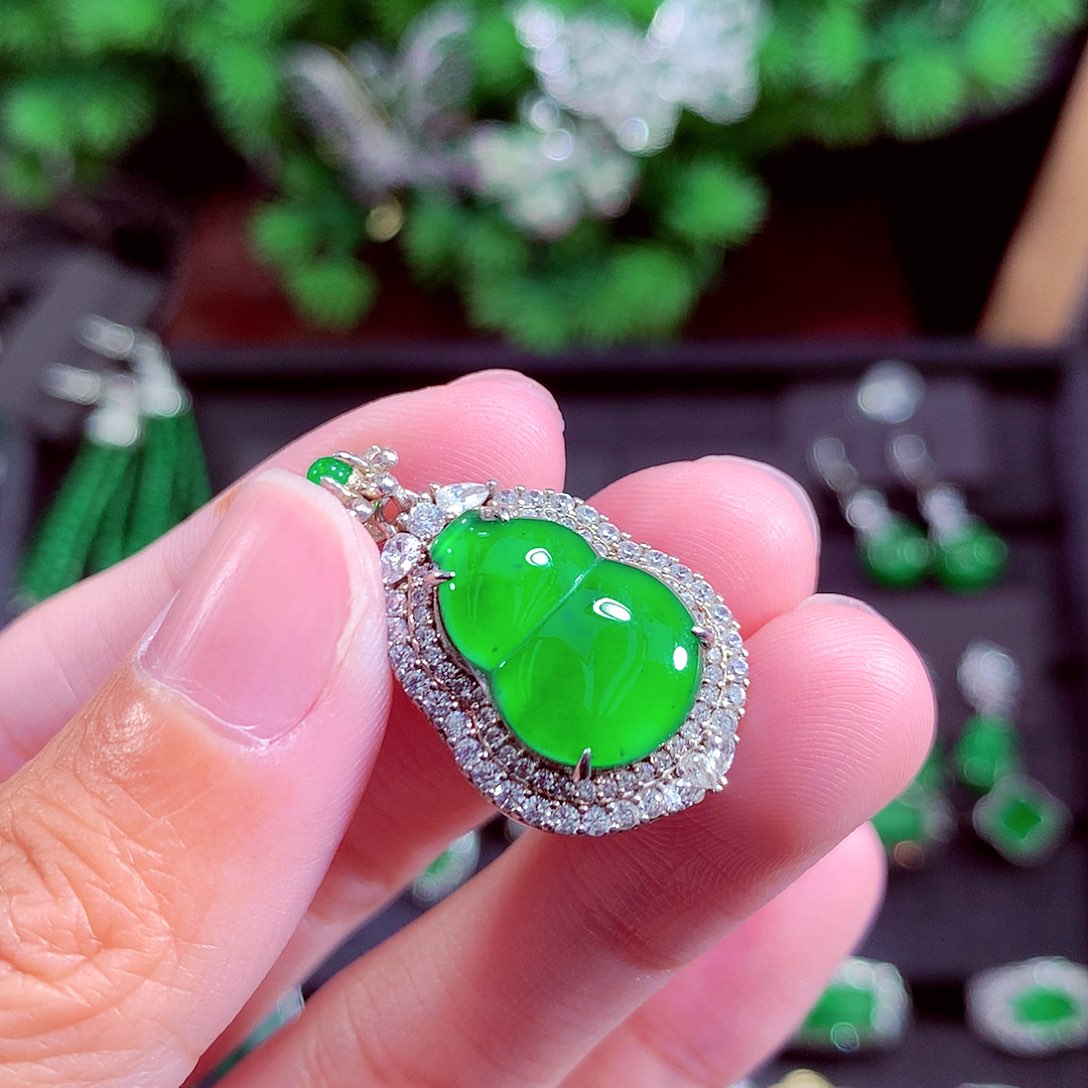 颈饰未镶嵌翡翠天然