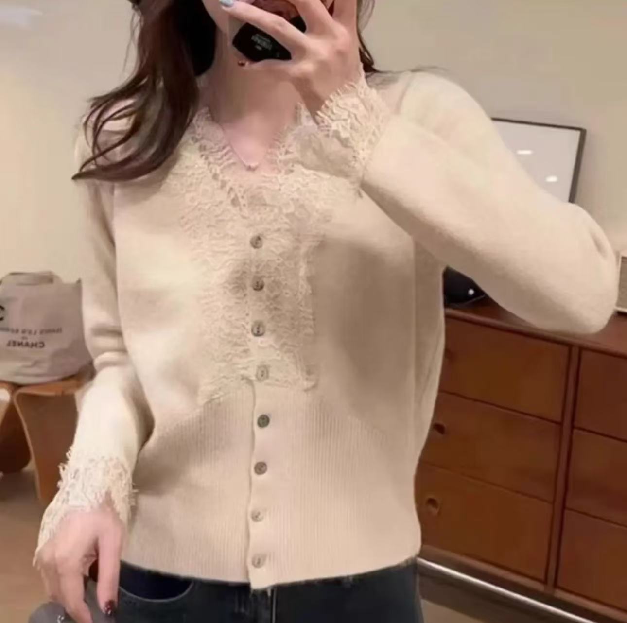 【大码】秋冬独特新款蕾丝V领开衫毛衣女长袖针织衫气质显瘦毛衣