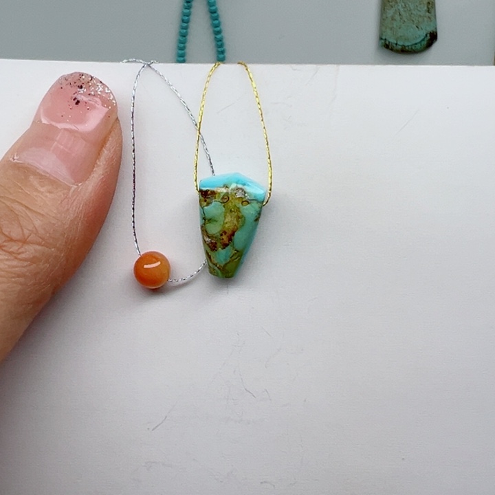 南红玛瑙颈饰未镶嵌锈*钉