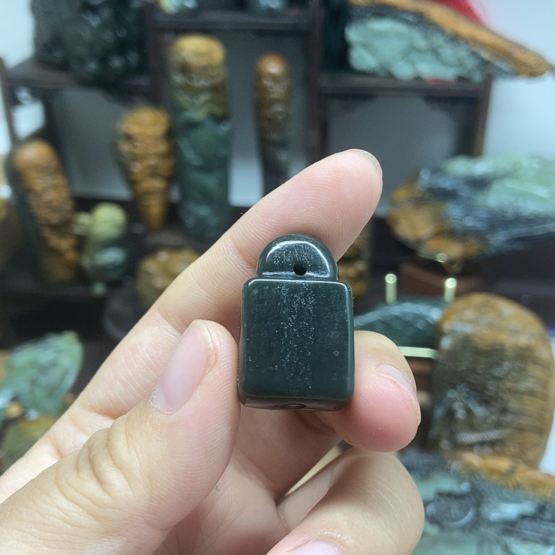 岫岩老玉（透闪石质玉）未镶嵌把件