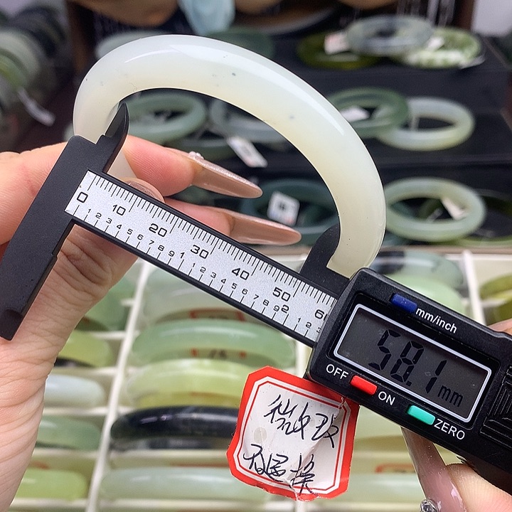 蛇纹石玉手镯未镶嵌8