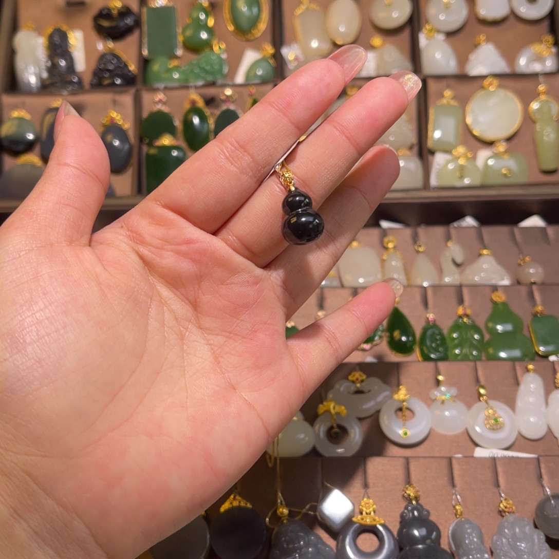 和田玉18K金镶嵌吊坠(赠链)