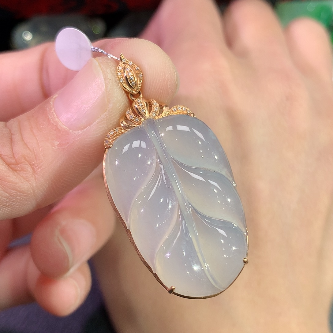 翡翠吊坠(赠链)18K金镶嵌