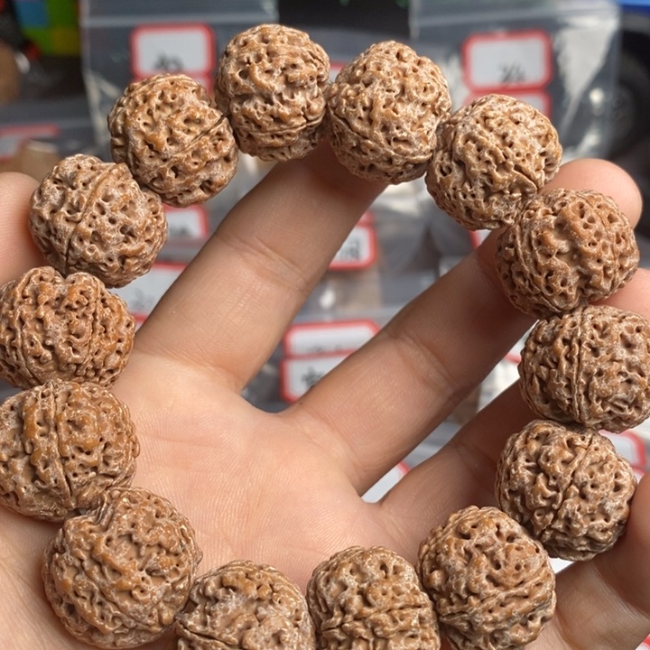 文玩核桃把件满肉大金刚