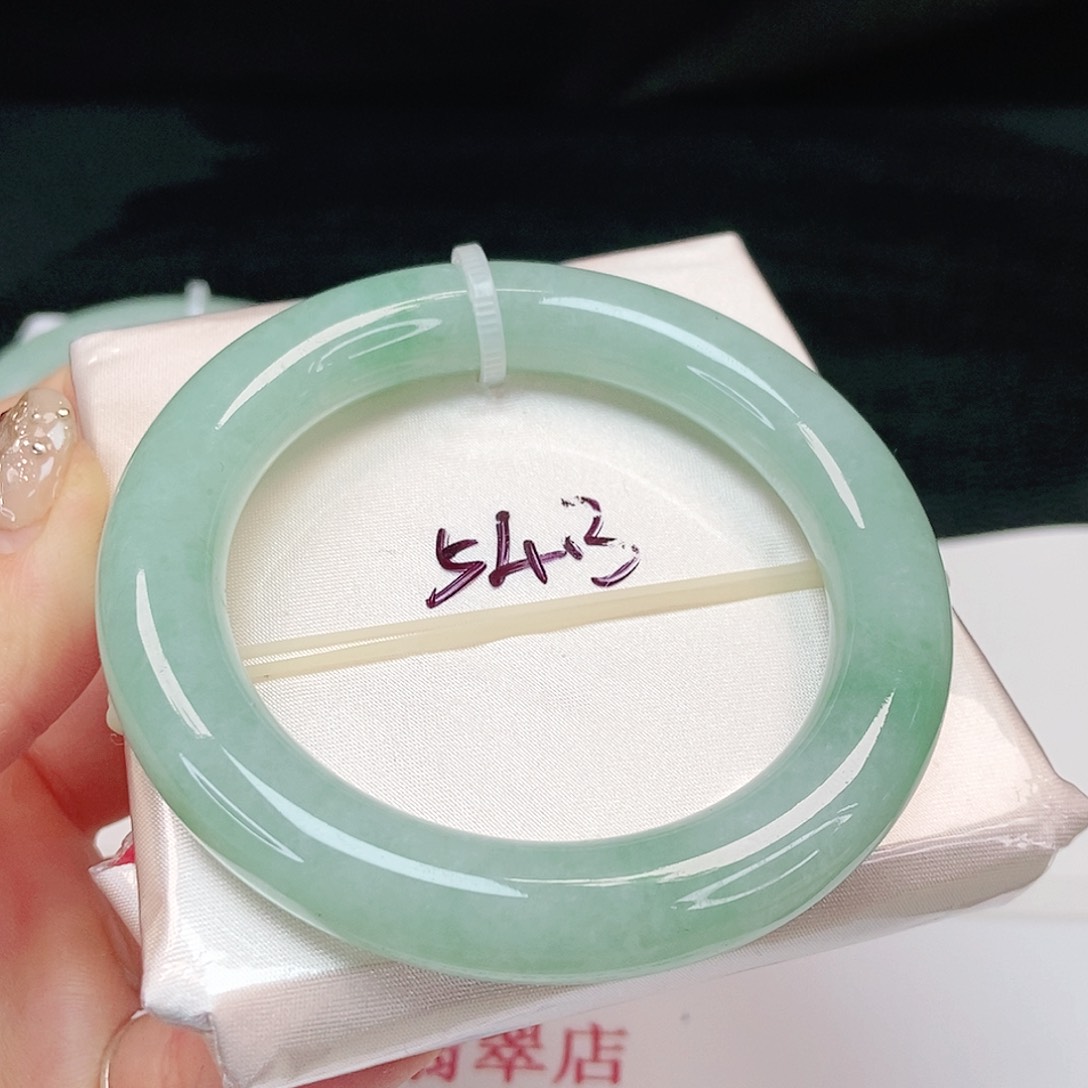 翡翠手镯未镶嵌胖圆条