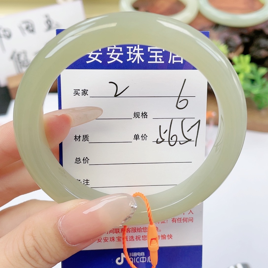 和田玉手镯未镶嵌