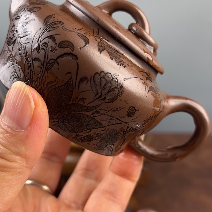 紫砂茶杯在哪呢在干什么你