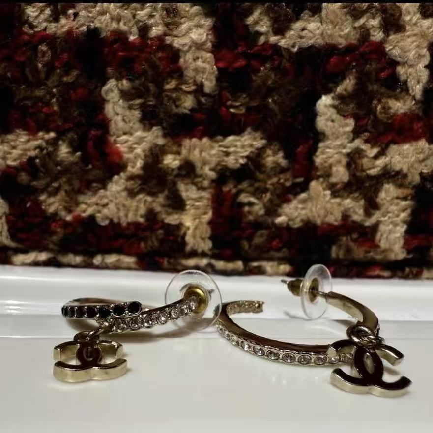 未使用 Chanel/香奈儿 黑白拼钻耳圈/xm21726