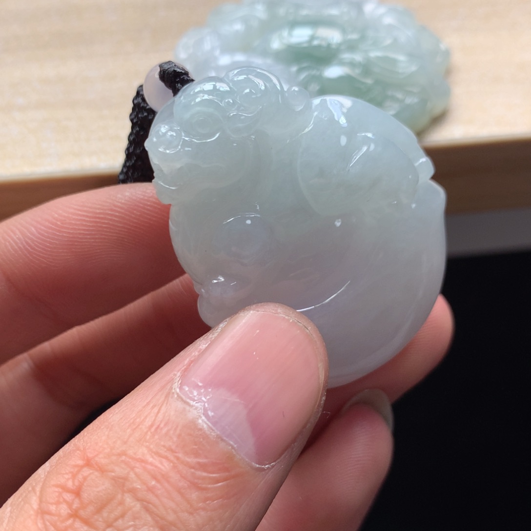 颈饰未镶嵌翡翠吊坠