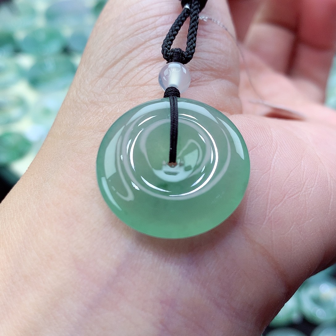 翡翠颈饰未镶嵌编号22。尺寸22.5-5