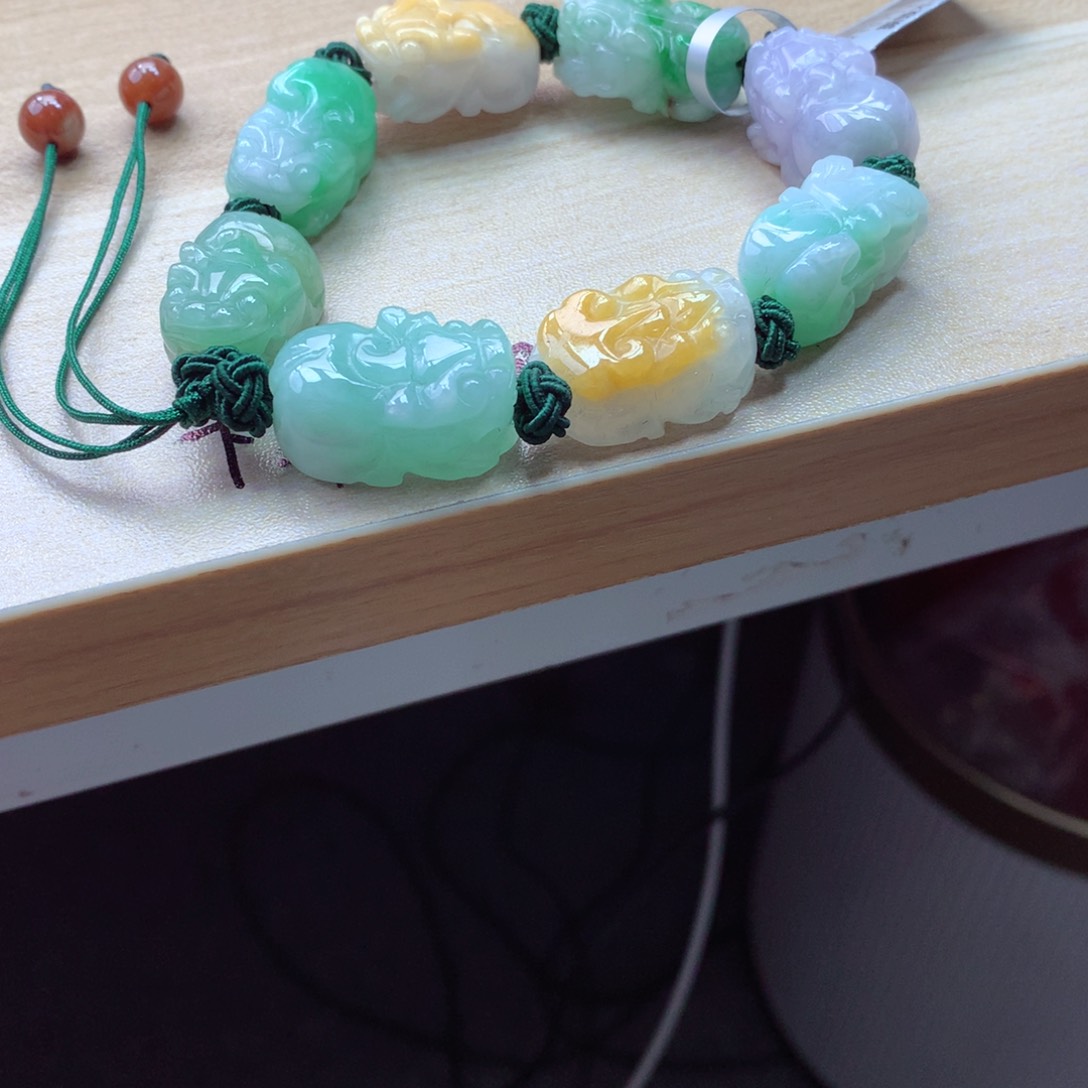 翡翠颈饰未镶嵌吊坠