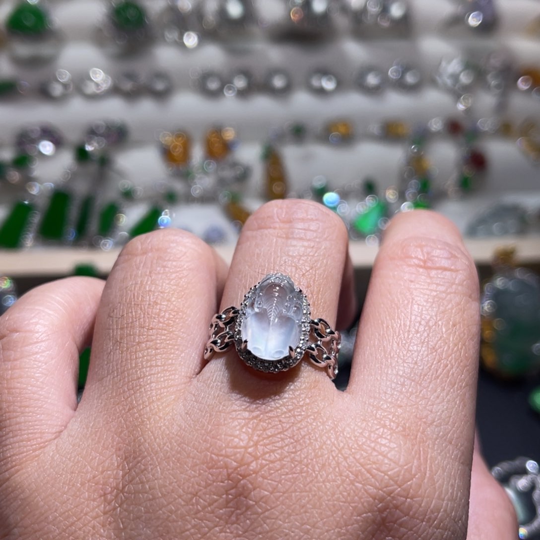 翡翠戒指18K金镶嵌貔貅戒指