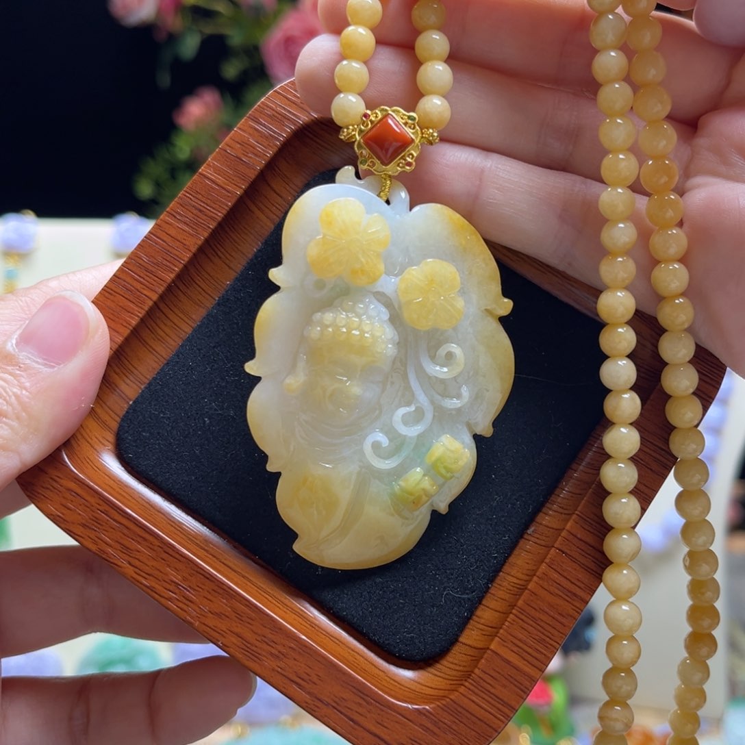 翡翠颈饰未镶嵌冰糖雪梨