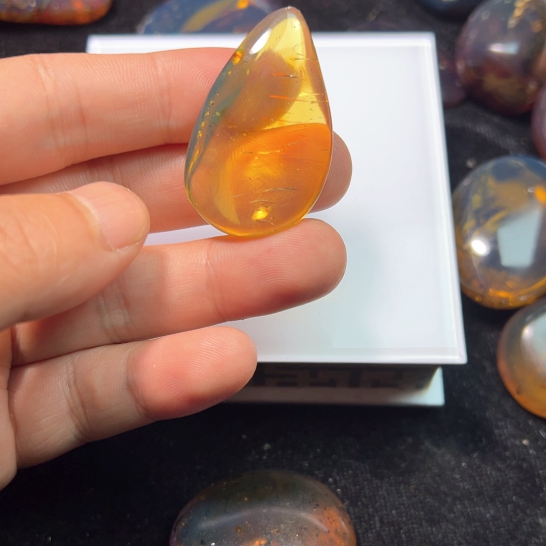 琥珀裸石未镶嵌吊坠