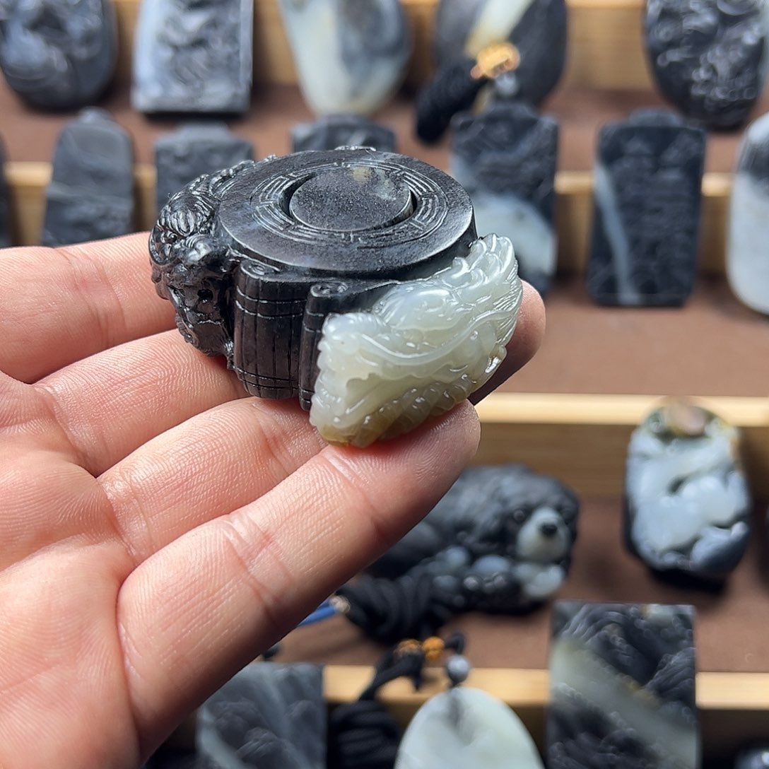 和田玉（糖玉）挂件未镶嵌风**淡