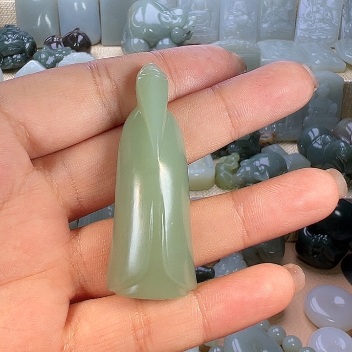 礼***帝和田玉未镶嵌颈饰