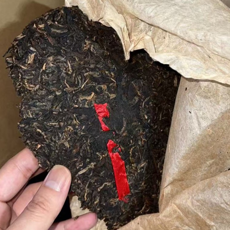 2000年红丝带普洱生茶357g（拆封不可退）