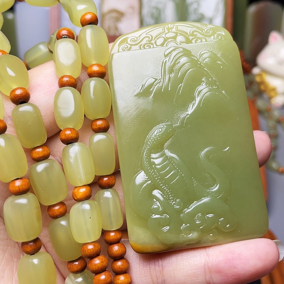 用***1新疆昆仑山脉料生肖蛇牌