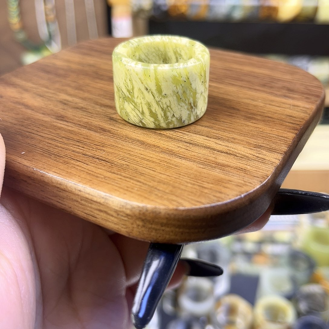 蛇纹石玉未镶嵌戒指17.9