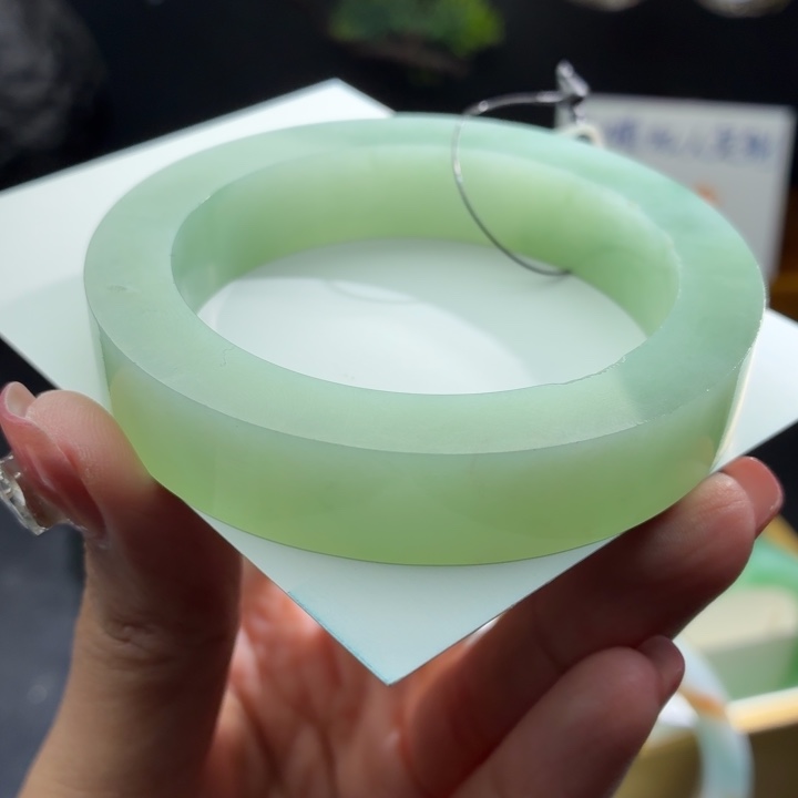 定制翡翠未镶嵌翡翠手镯