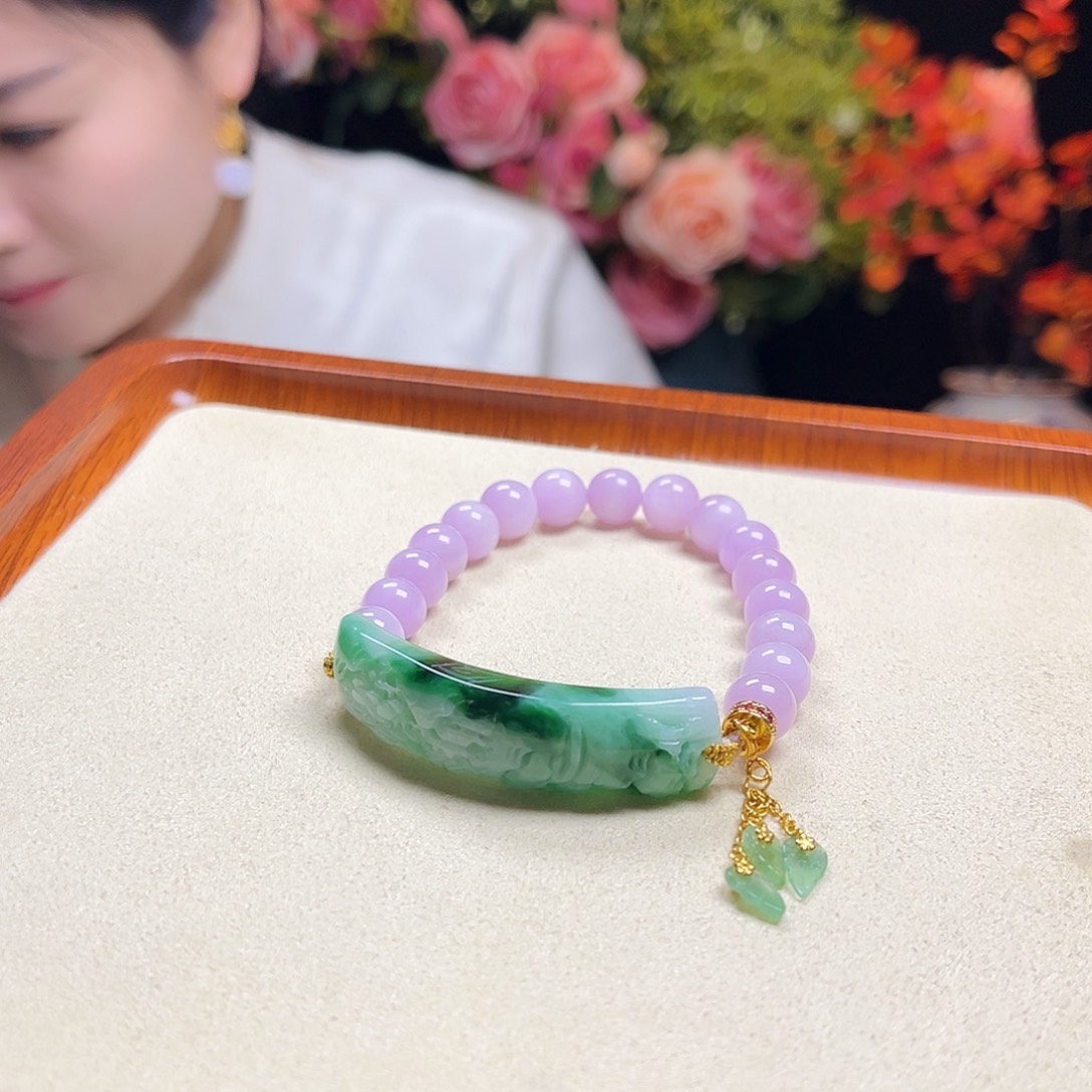 翡翠颈饰银S925镶嵌辣绿手牌