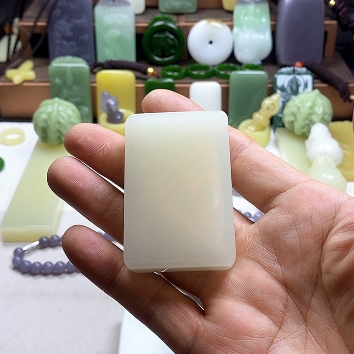 和田玉未镶嵌珠宝奇石