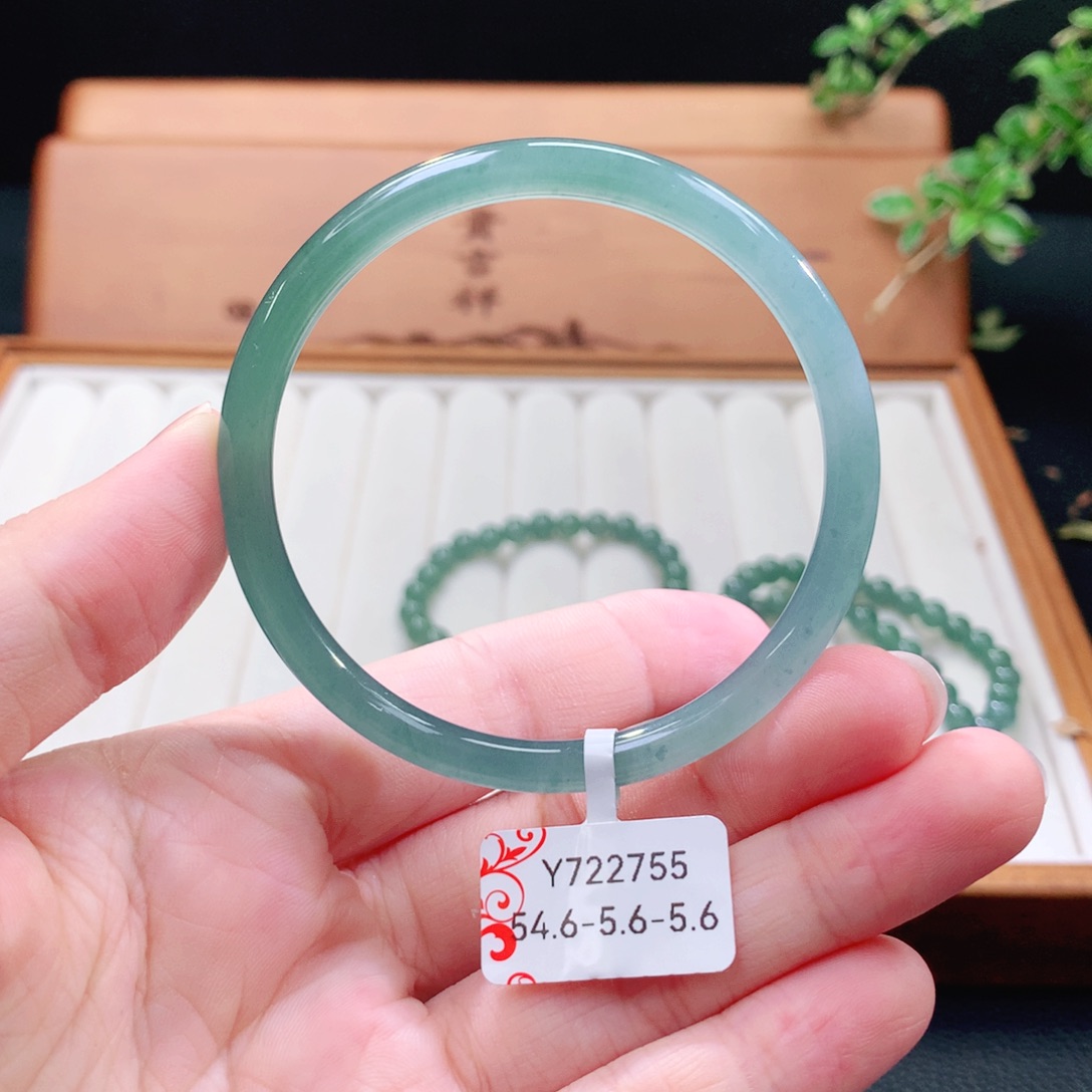 翡翠手镯（圆镯）未镶嵌